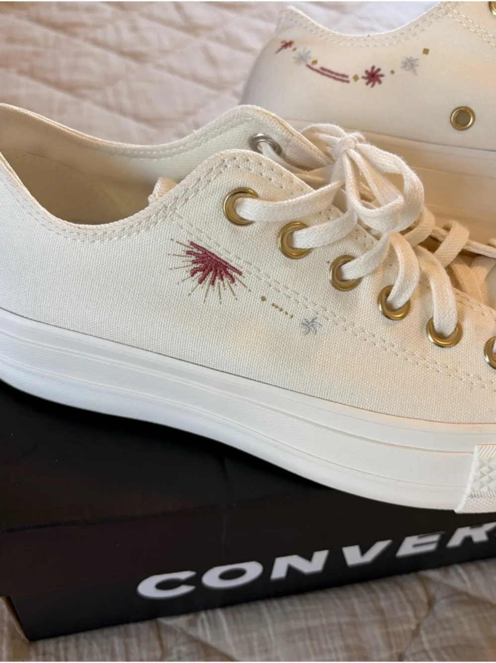 Chuck Taylor Cosmic Elevated Platform Low Top Sneakers 7.5 - Picture 4 of 6